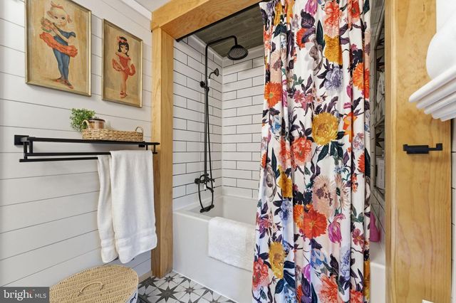 150 S 32ND ST, Purcellville, VA 20132