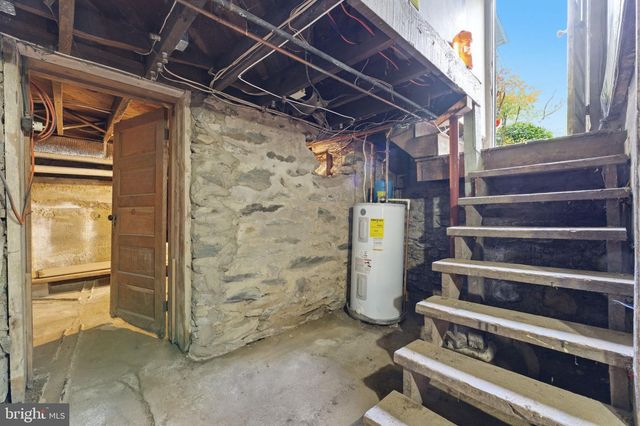 150 S 32ND ST, Purcellville, VA 20132