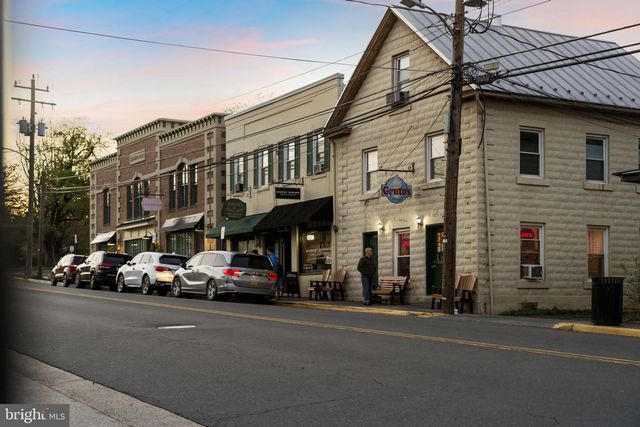 150 S 32ND ST, Purcellville, VA 20132