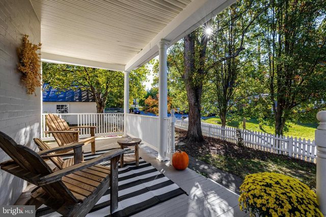 150 S 32ND ST, Purcellville, VA 20132