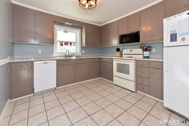 5 Buttonhook Drive, Portland, CT 06480