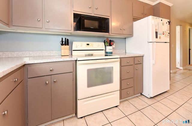 5 Buttonhook Drive, Portland, CT 06480