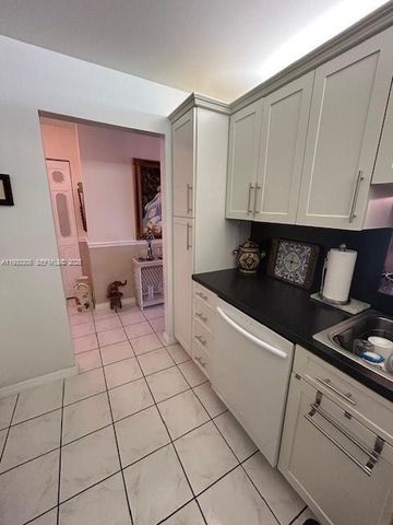 324 SE 10th St 207, Dania Beach, FL 33004