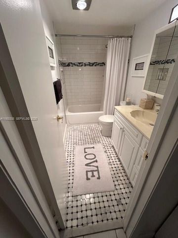 324 SE 10th St 207, Dania Beach, FL 33004