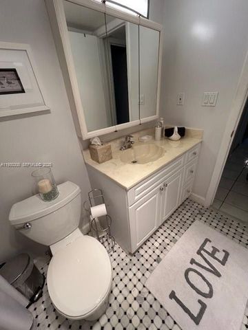 324 SE 10th St 207, Dania Beach, FL 33004