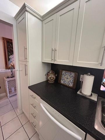 324 SE 10th St 207, Dania Beach, FL 33004