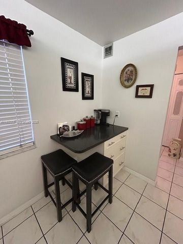 324 SE 10th St 207, Dania Beach, FL 33004