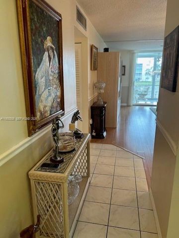 324 SE 10th St 207, Dania Beach, FL 33004