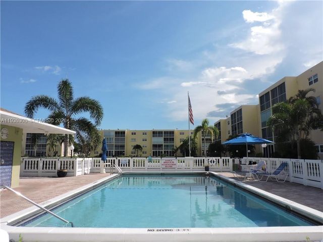 324 SE 10th St 207, Dania Beach, FL 33004