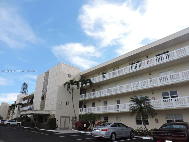 324 SE 10th St 207, Dania Beach, FL 33004