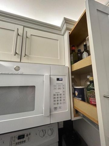 324 SE 10th St 207, Dania Beach, FL 33004