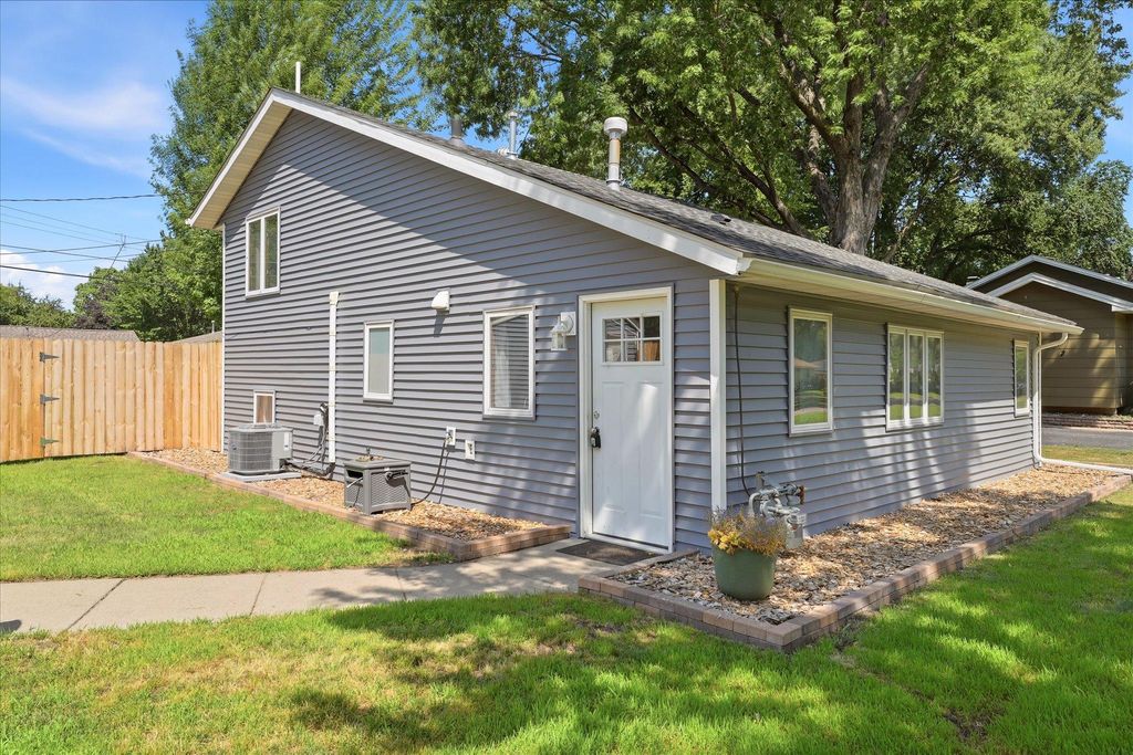 5809 Quail Avenue N, Crystal, MN 55429 — photo 4