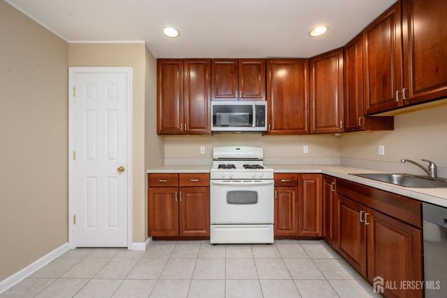 303 Pinelli Drive, Piscataway, NJ 08854