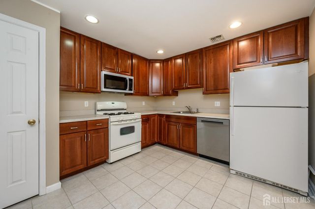 303 Pinelli Drive, Piscataway, NJ 08854