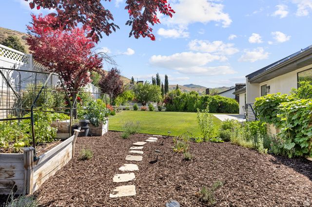 195 E NORTH SANDRUN RD, Salt Lake City, UT 84103