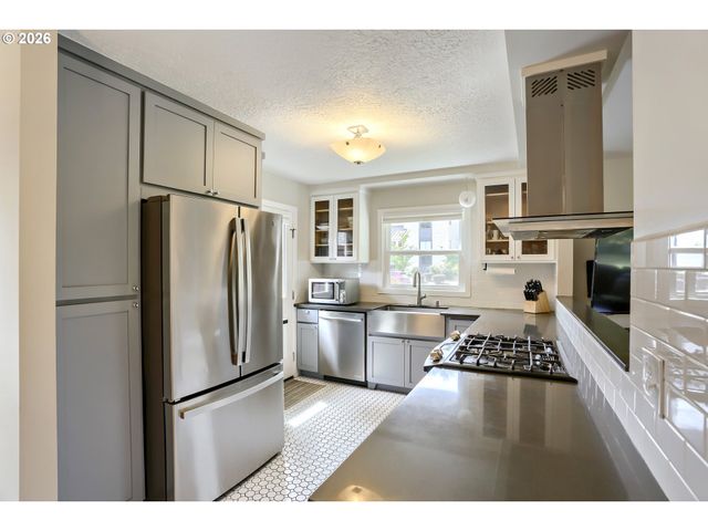 8340 Sw 14TH Ave, Portland, OR 97219