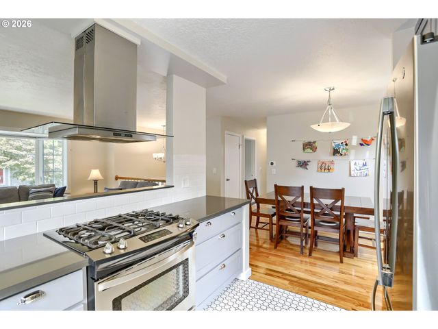 8340 Sw 14TH Ave, Portland, OR 97219