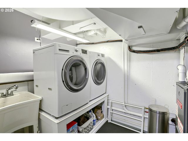 8340 Sw 14TH Ave, Portland, OR 97219