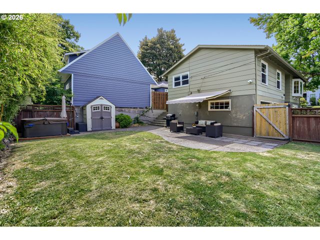 8340 Sw 14TH Ave, Portland, OR 97219