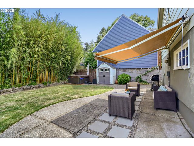 8340 Sw 14TH Ave, Portland, OR 97219