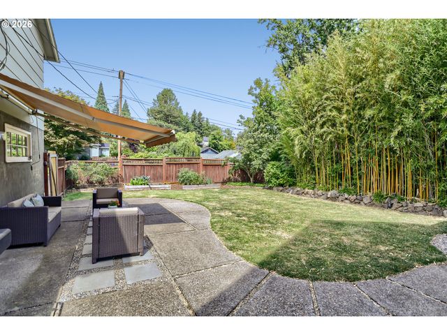 8340 Sw 14TH Ave, Portland, OR 97219