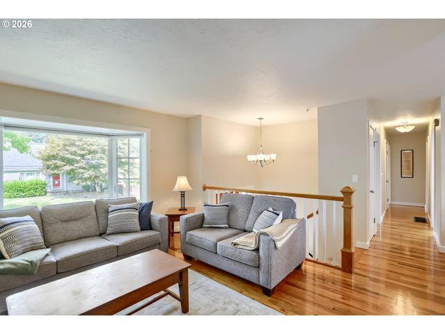 8340 Sw 14TH Ave, Portland, OR 97219