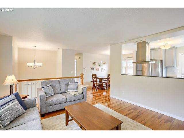 8340 Sw 14TH Ave, Portland, OR 97219