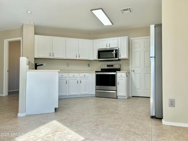 2280 E HAZELTINE Way, Chandler, AZ 85249