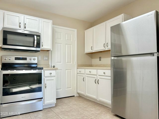 2280 E HAZELTINE Way, Chandler, AZ 85249