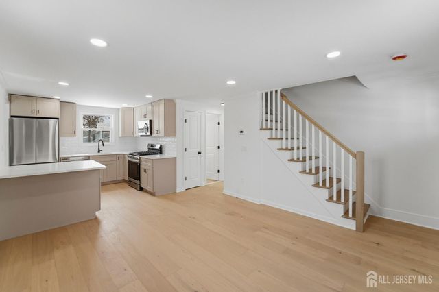 35 Murray Avenue, Piscataway, NJ 08854