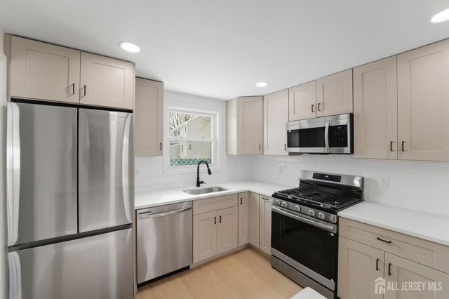 35 Murray Avenue, Piscataway, NJ 08854