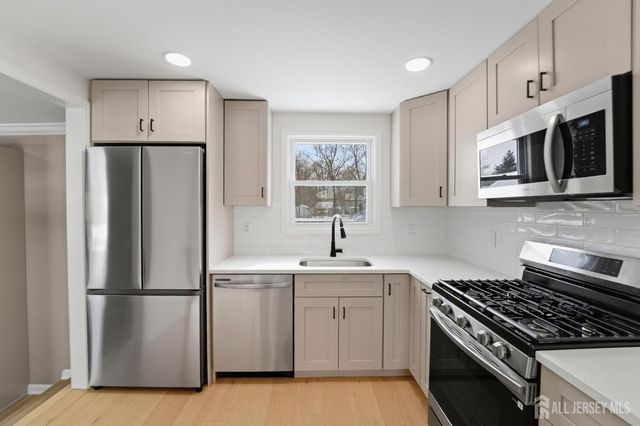 35 Murray Avenue, Piscataway, NJ 08854