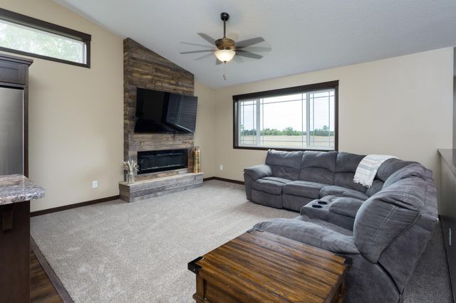 7956 325th Avenue NW, Princeton, MN 55371