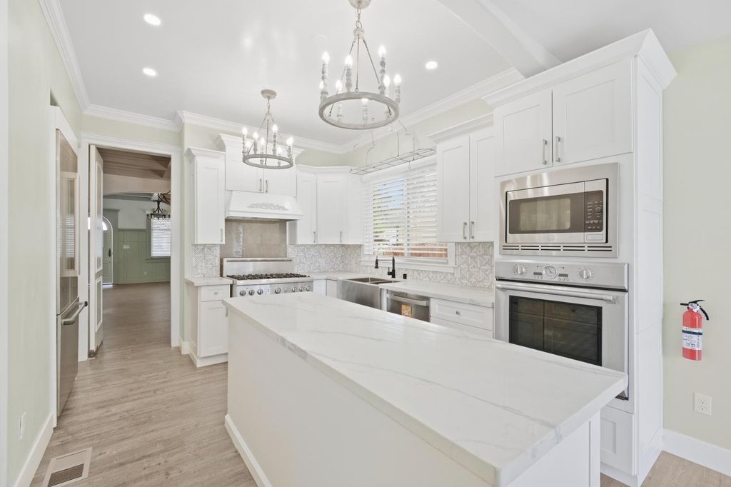 Image 13 of property listing at 2111 Stillman Street, Selma, CA 93662