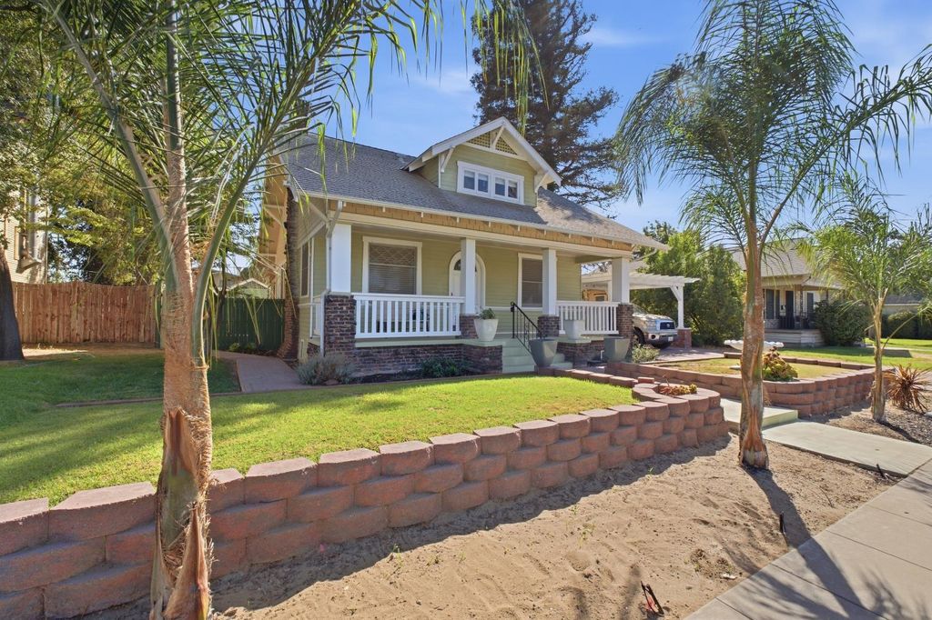 Image 2 of property listing at 2111 Stillman Street, Selma, CA 93662