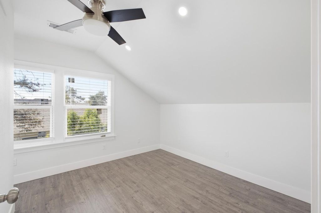 Image 32 of property listing at 2111 Stillman Street, Selma, CA 93662