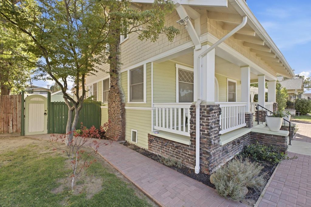 Image 4 of property listing at 2111 Stillman Street, Selma, CA 93662
