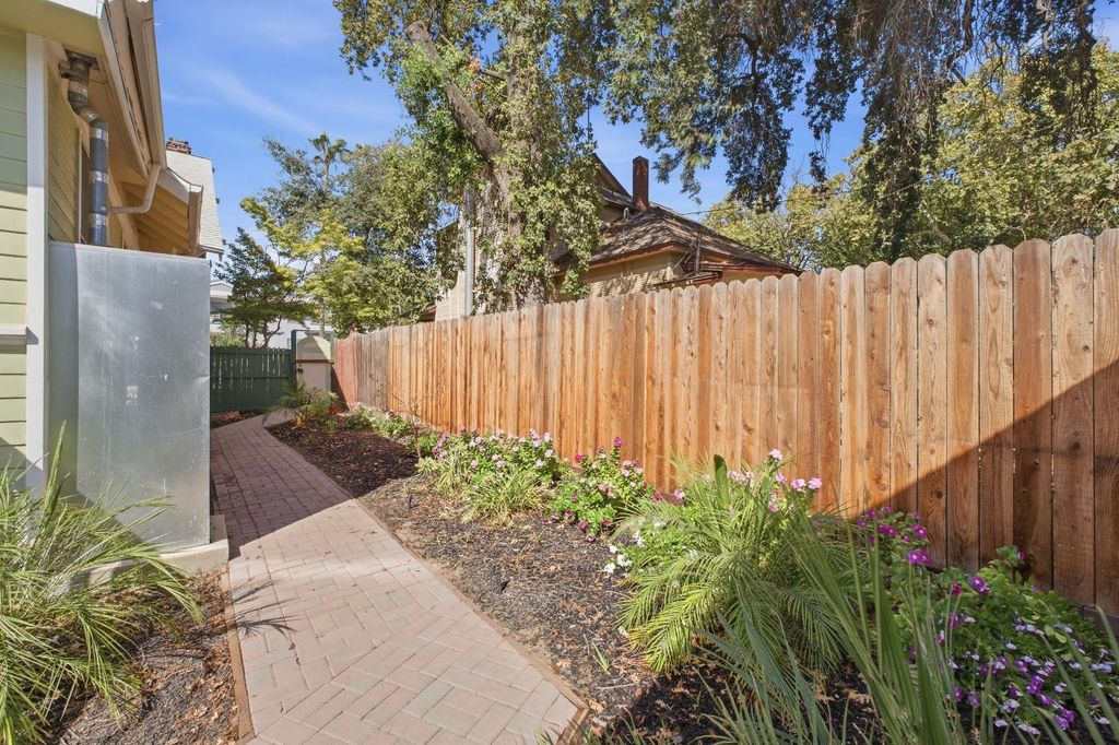 Image 42 of property listing at 2111 Stillman Street, Selma, CA 93662