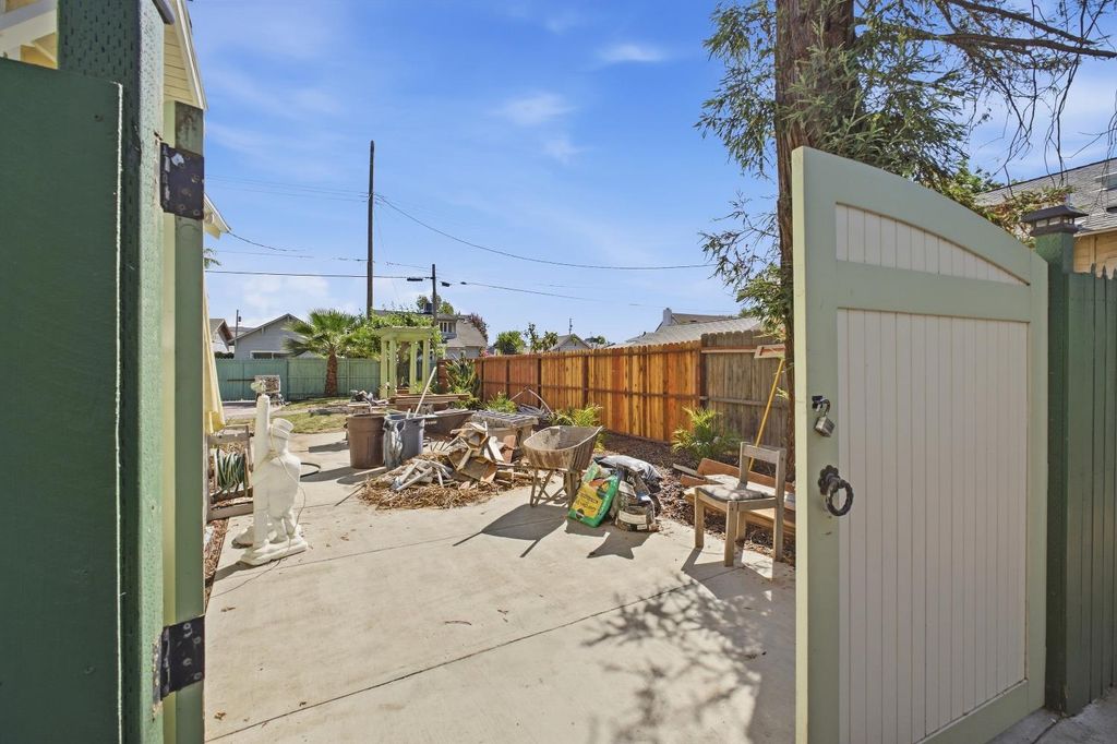 Image 46 of property listing at 2111 Stillman Street, Selma, CA 93662