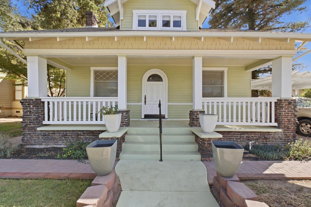 Image 5 of property listing at 2111 Stillman Street, Selma, CA 93662