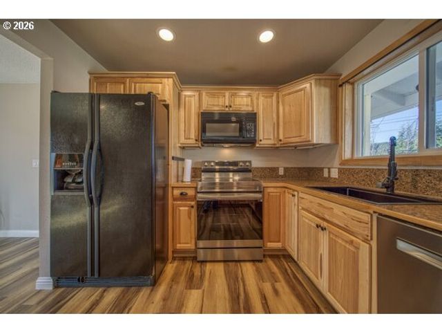 2950 GREENBRIAR St, Reedsport, OR 97467