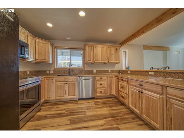 2950 GREENBRIAR St, Reedsport, OR 97467