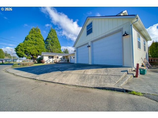2950 GREENBRIAR St, Reedsport, OR 97467