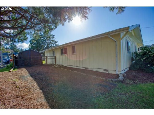 2950 GREENBRIAR St, Reedsport, OR 97467