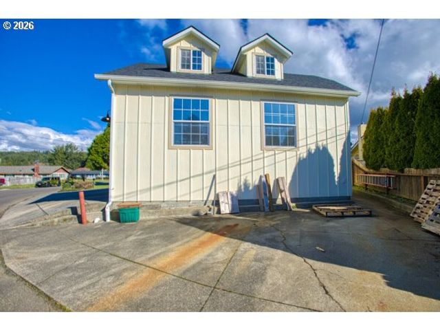 2950 GREENBRIAR St, Reedsport, OR 97467
