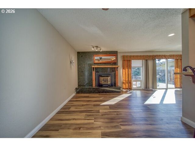 2950 GREENBRIAR St, Reedsport, OR 97467