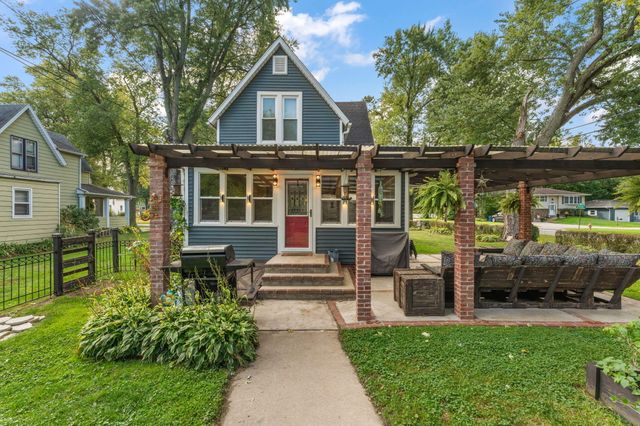 422 Jefferson Avenue, Chesterton, IN 46304