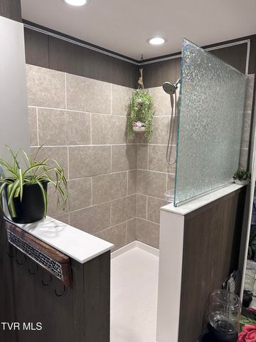 326 Grindstaff Road, Butler, TN 37640