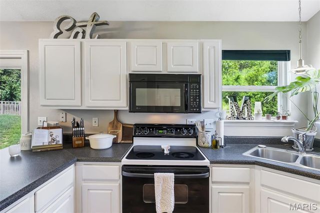 2253 Fairway, High Ridge, MO 63049