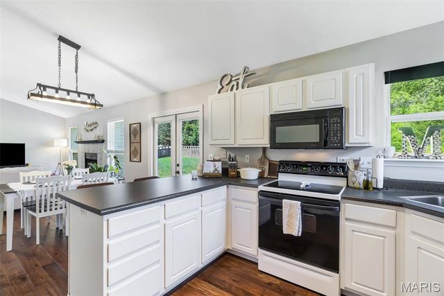 2253 Fairway, High Ridge, MO 63049